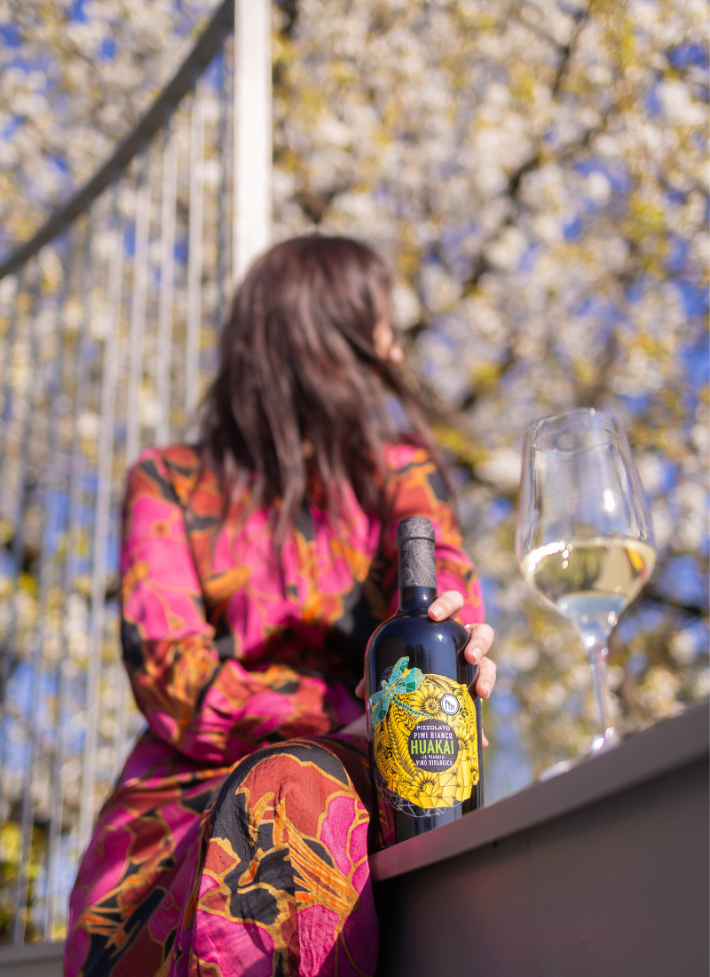 alt= vino bianco PIWI Huakai