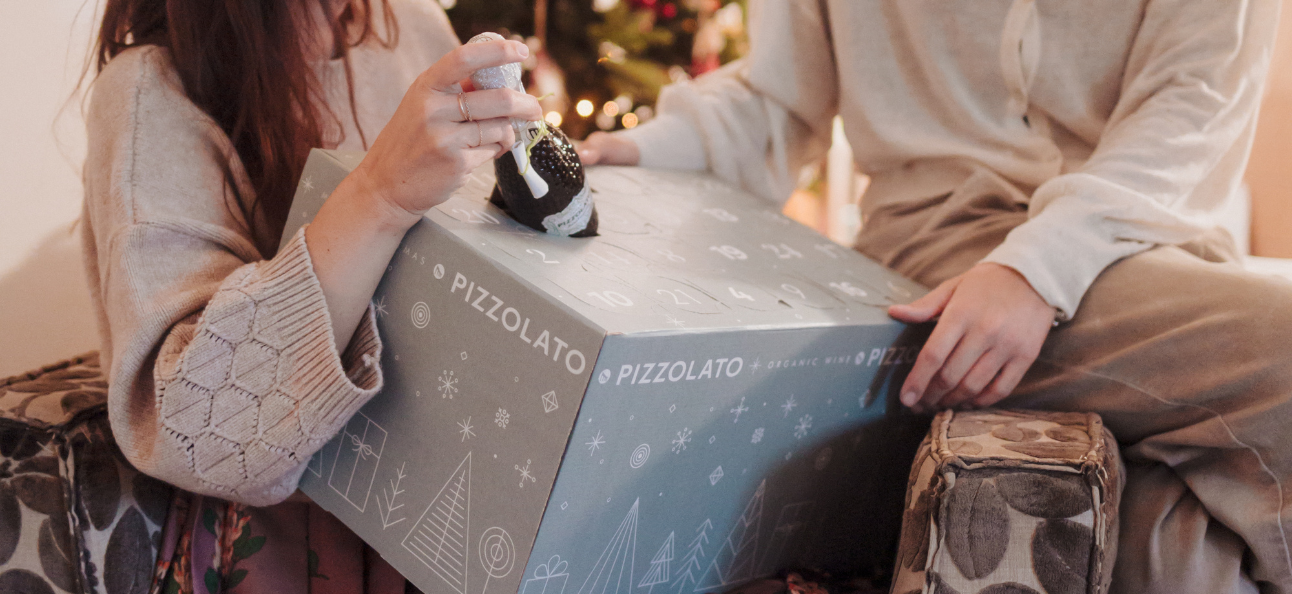 alt=Casella del calendario Advent Bio con bottiglia di vino biologico